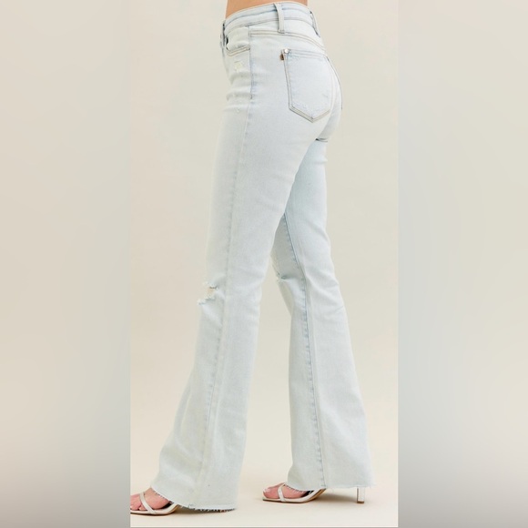 New nwt Judy Blue new release Light Blue Distressed Women Jeans sz 4 to 12 - Picture 2 of 4